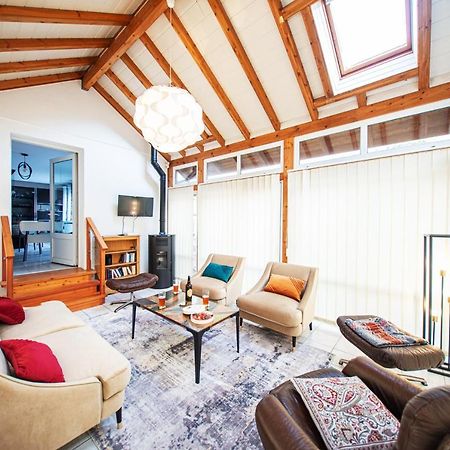 La Coquette ! Maison Au Coeur De La Bresse Avec Veranda Barbecue Garage Baby-Foot Et Barre De Son Luaran gambar
