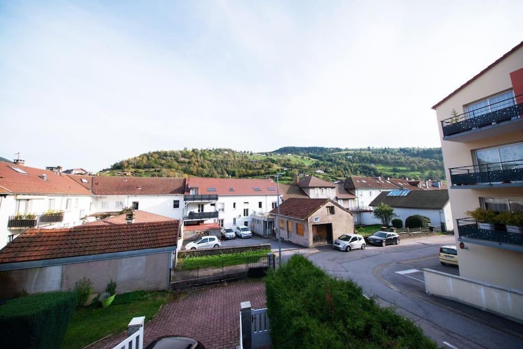 La Coquette ! Maison Au Coeur De La Bresse Avec Veranda Barbecue Garage Baby-Foot Et Barre De Son Luaran gambar