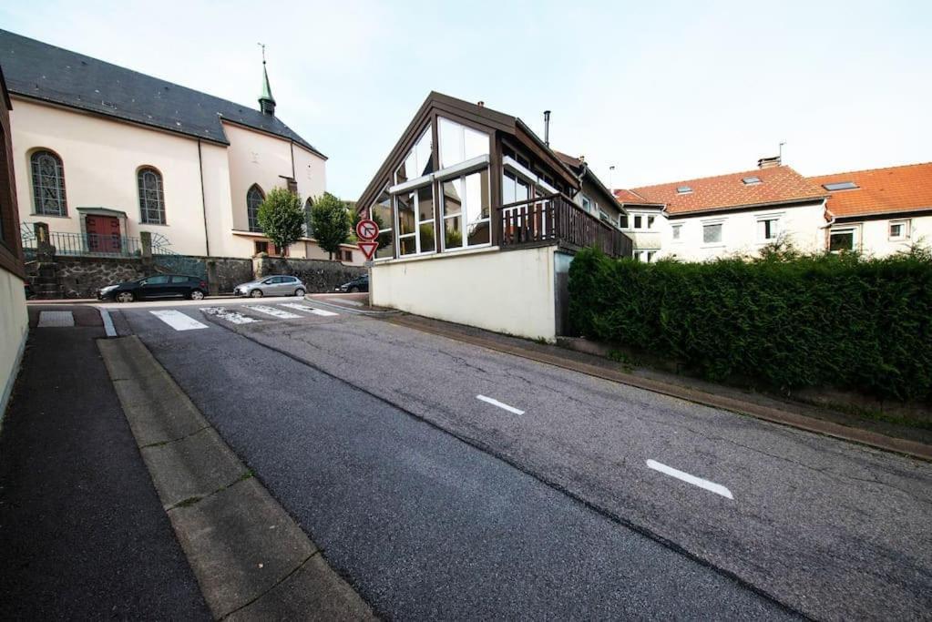 La Coquette ! Maison Au Coeur De La Bresse Avec Veranda Barbecue Garage Baby-Foot Et Barre De Son Luaran gambar