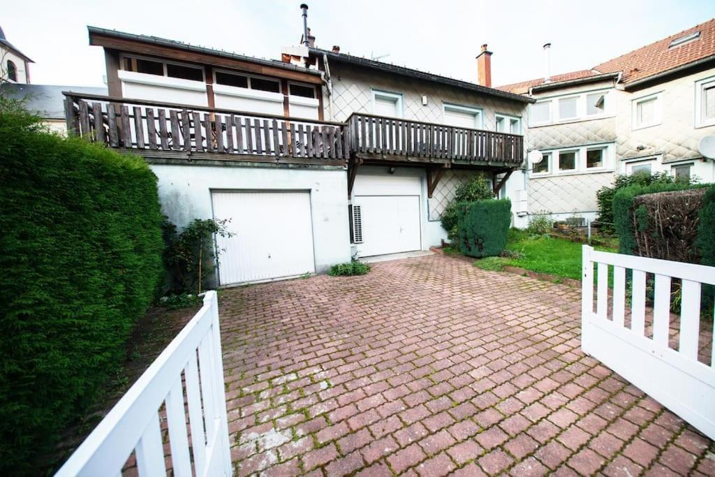 La Coquette ! Maison Au Coeur De La Bresse Avec Veranda Barbecue Garage Baby-Foot Et Barre De Son Luaran gambar